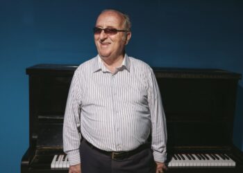 Luan Zhegu, artisti i palëvizshëm që sfidoi skenat me fëmijët