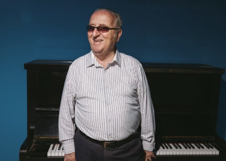 Luan Zhegu, artisti i palëvizshëm që sfidoi skenat me fëmijët