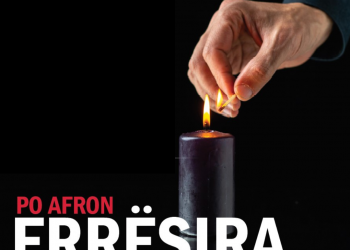 Po afron errësira…