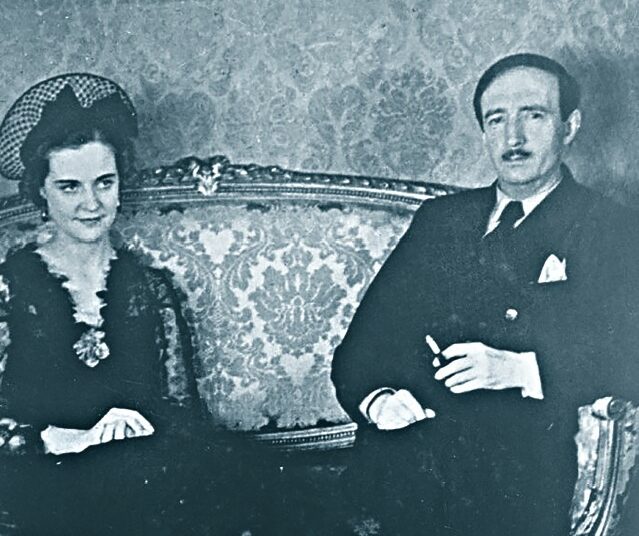 Ballot e Vitit të Ri, nga Luksi i Zogut te valset e komunistëve me angloamerikanët