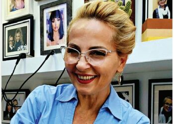 Uau! Ka dhe vajza me forcë të paepur si Uljanova e parukeve!
