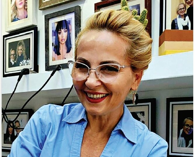 Uau! Ka dhe vajza me forcë të paepur si Uljanova e parukeve!
