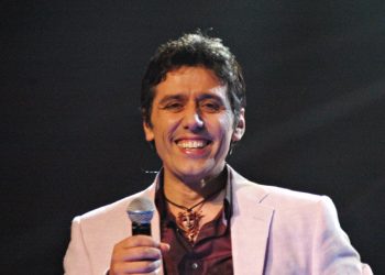 LEONARD BOMBAJ, artisti që të mbush plot mirësi