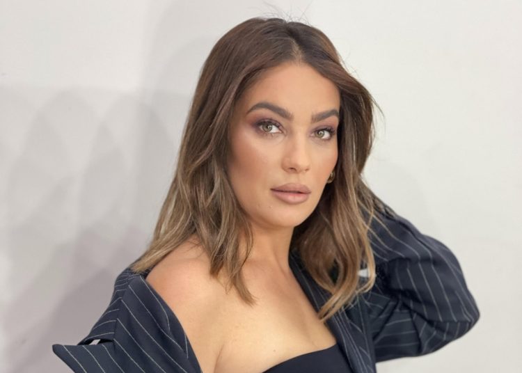 Delinda Disha, “fallxhorja” e zgjedhjeve mes humorit dhe familjes