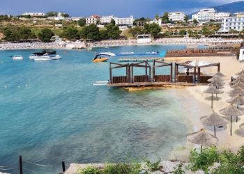 Turizmi shqiptar mes bukurisë dhe kaosit