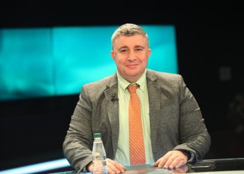 Kurthi i Kurtit: Dominimi qendror, manipulimi emocional dhe shpërblimi elektoral
