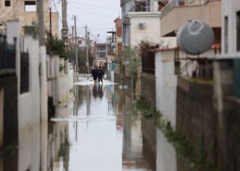 Drama qytetarësh nën Durrësin e përmbytur